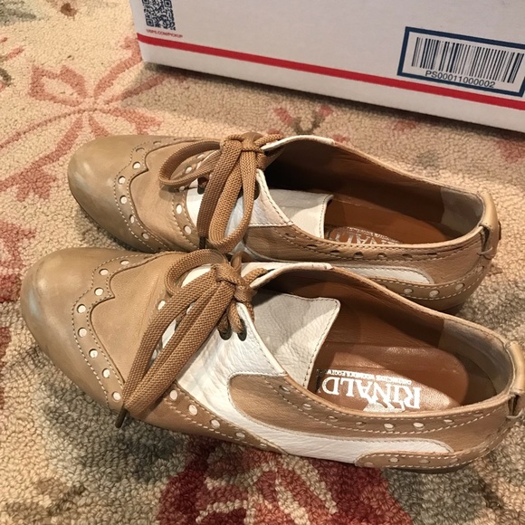 RINALDI LEATHER SHOES 9.5 MEDIUM ($169. When purchased) - Picture 9 of 11